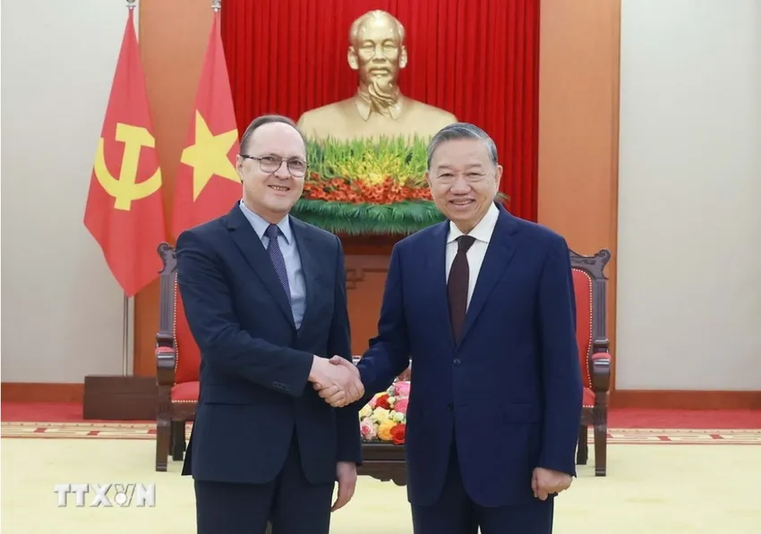Tổng Bí thư Tô Lâm tiếp Đại sứ Liên bang Nga tại Việt Nam Gennady Bezdetko