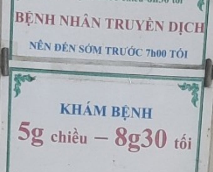 Phòng khám của bác sĩ T treo bảng truyền dịch (Ảnh: TRẦN NGỌC)