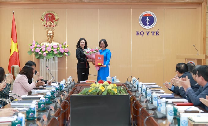 bo-nhiem-ba-hoang-thi-thom-16999516658001674327239