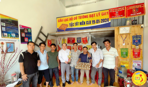 Ông Phạm Đình Vương, Ủy viên Ban thường vụ Trung Ương Hội, Trưởng Văn phòng đại diện Trung ương Hội GDCSSKCĐ Việt Nam kiêm Giám đốc Trung Tâm UNESCO Văn Hoá và Thông Tin Truyền Thông cùng các thành viên Ban Tổ Chức họp mặt chuẩn bị công tác tổ chức giải