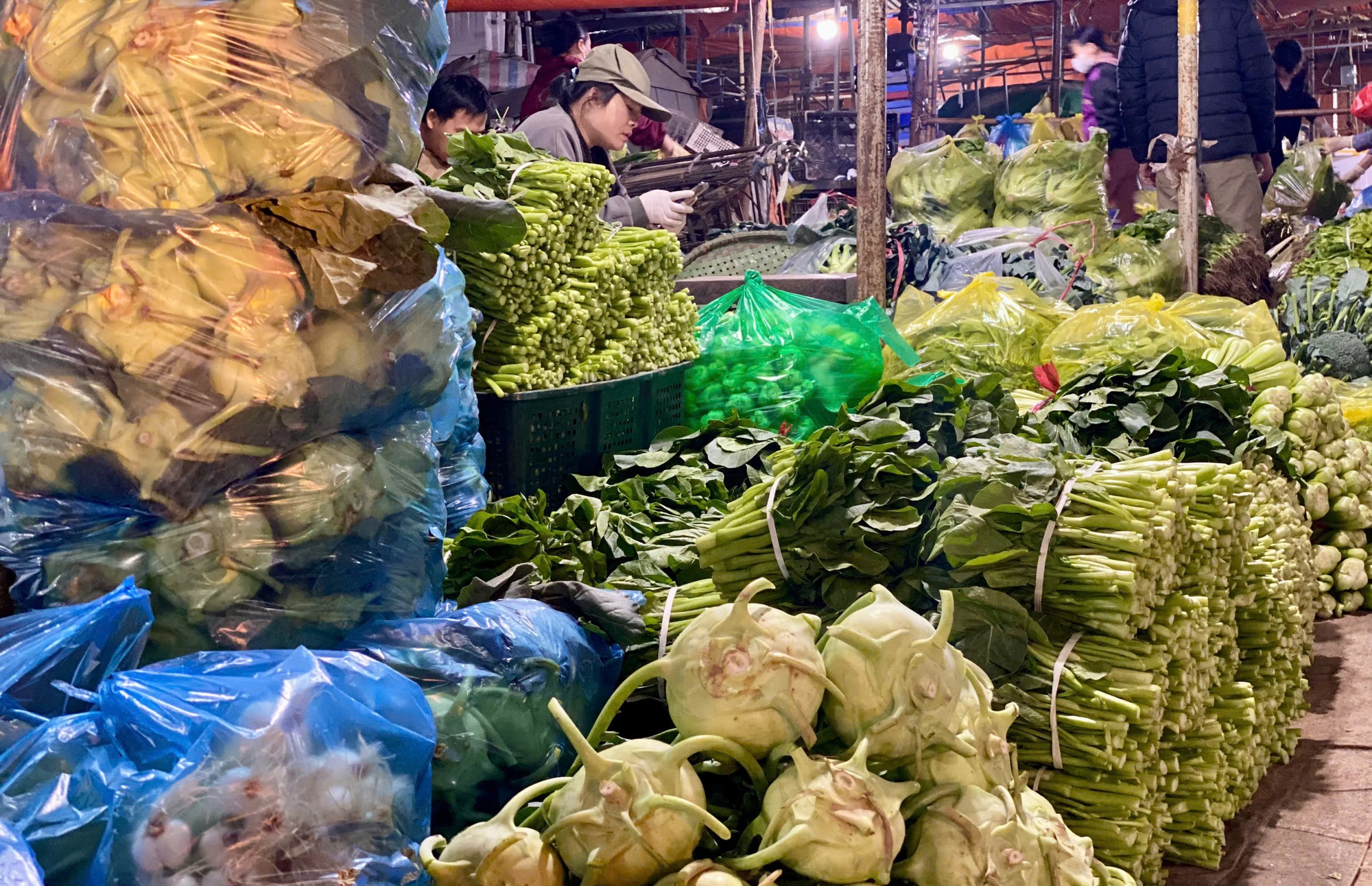 Chợ đầu mối nông sản đa dạng các mặt hàng phục vụ người dân ngày đầu năm mới 2025- Ảnh 16. Chợ đầu mối nông sản đa dạng các mặt hàng phục vụ người dân ngày đầu năm mới 2025- Ảnh 16.