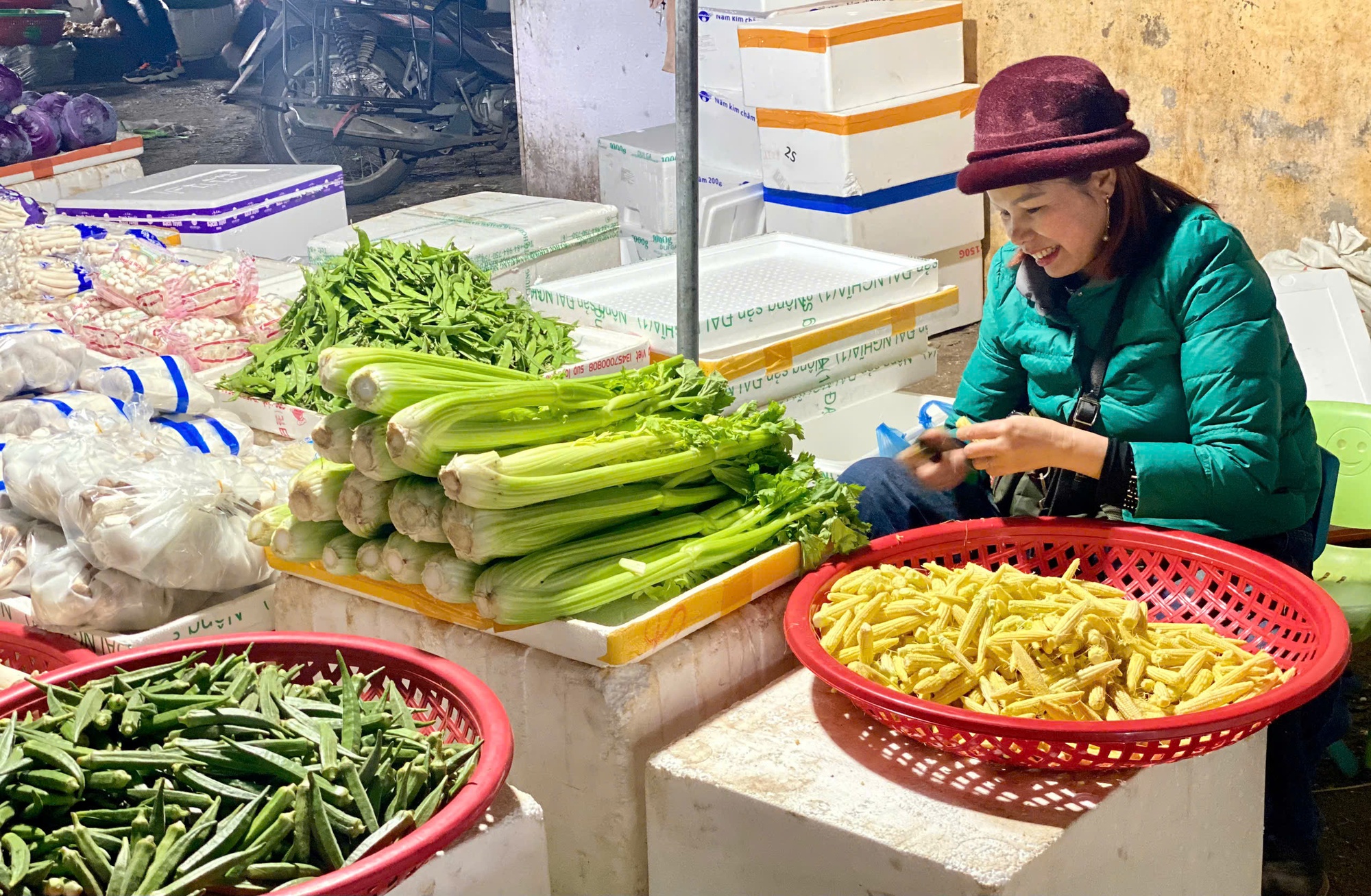 Chợ đầu mối nông sản đa dạng các mặt hàng phục vụ người dân ngày đầu năm mới 2025- Ảnh 14. Chợ đầu mối nông sản đa dạng các mặt hàng phục vụ người dân ngày đầu năm mới 2025- Ảnh 14.