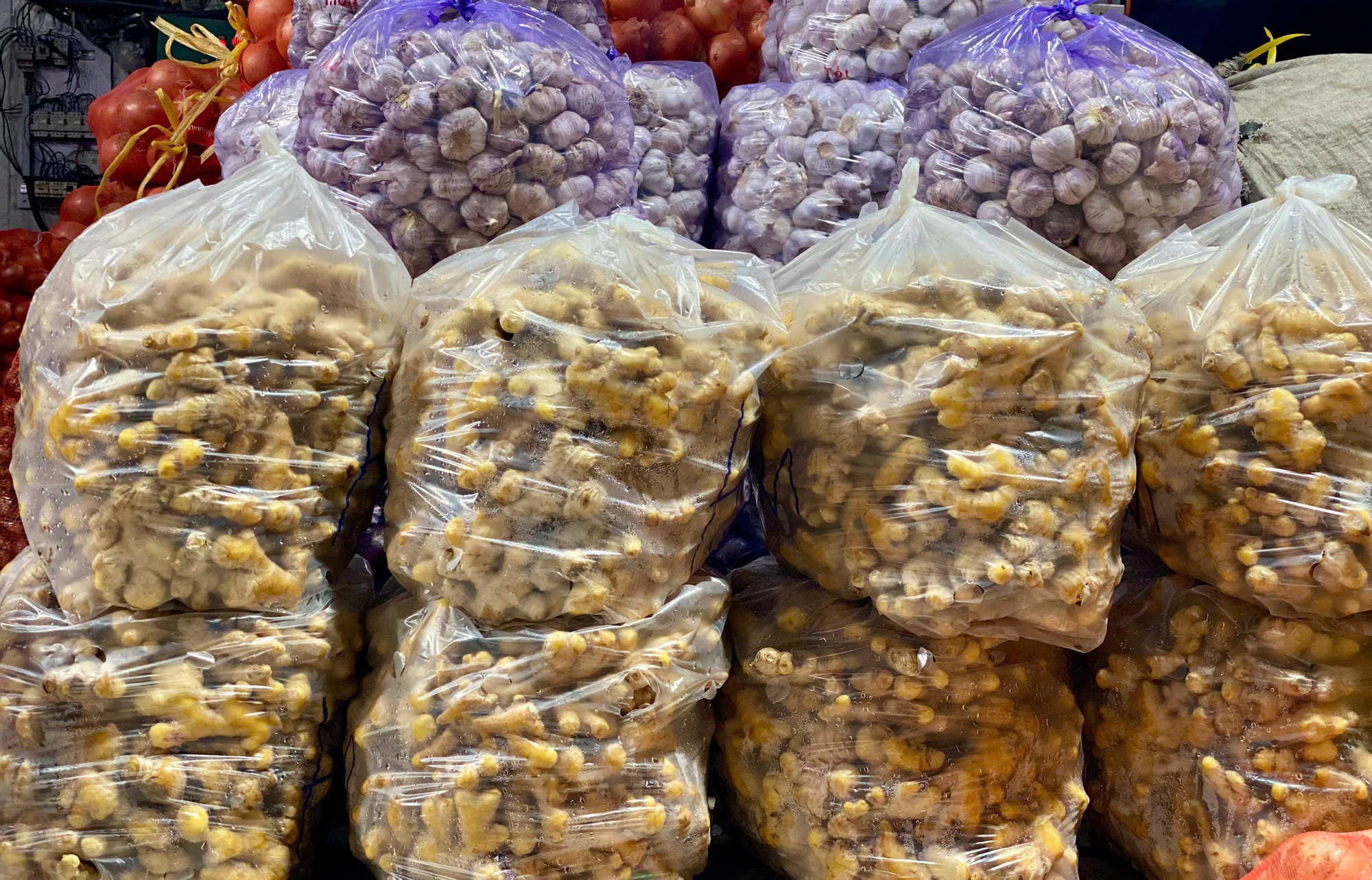 Chợ đầu mối nông sản đa dạng các mặt hàng phục vụ người dân ngày đầu năm mới 2025- Ảnh 20. Chợ đầu mối nông sản đa dạng các mặt hàng phục vụ người dân ngày đầu năm mới 2025- Ảnh 20.