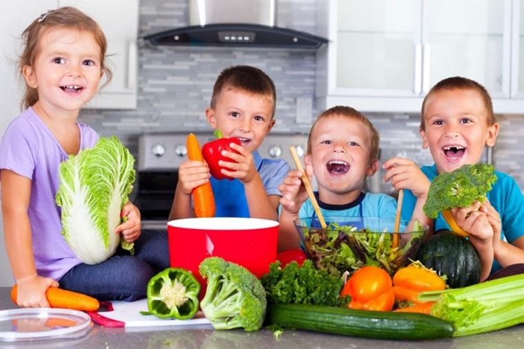 Khuyến khích trẻ tham gia các hoạt động nấu ăn.