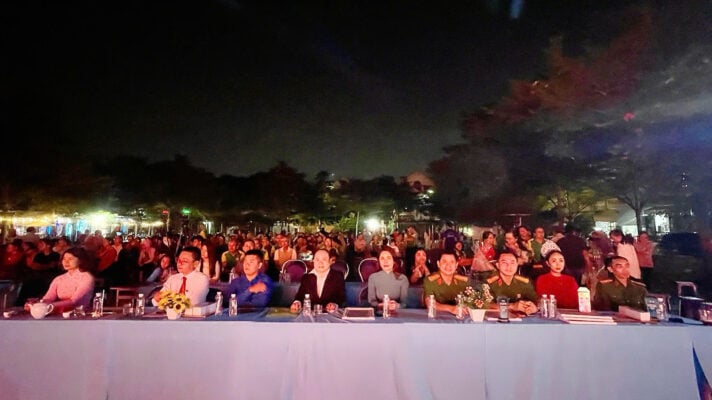 phuong-13-quan-binh-thanh-tung-bung-ngay-hoi-van-hoa-xuan-at-ty-chao-mung-dang-quang-vinh-13.jpg
