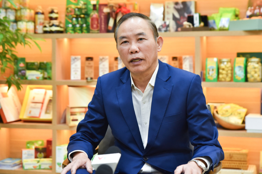 Thứ trưởng Bộ NN &amp; PTNT Phùng Đức Tiến chia sẻ về tình hình tăng trưởng với báo giới đầu năm 2025. (Ảnh Tùng Đinh)
