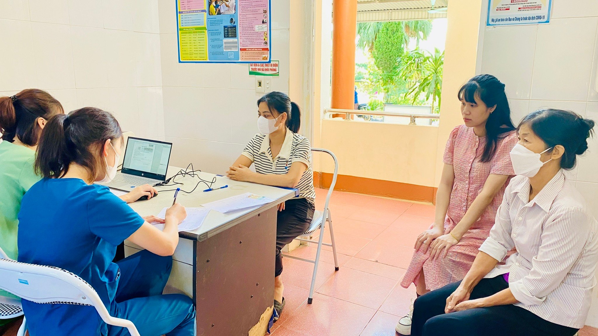 khám kiểm tra sức khoẻ sinh sản cho chị em phụ nữ tại Trạm Y tế
