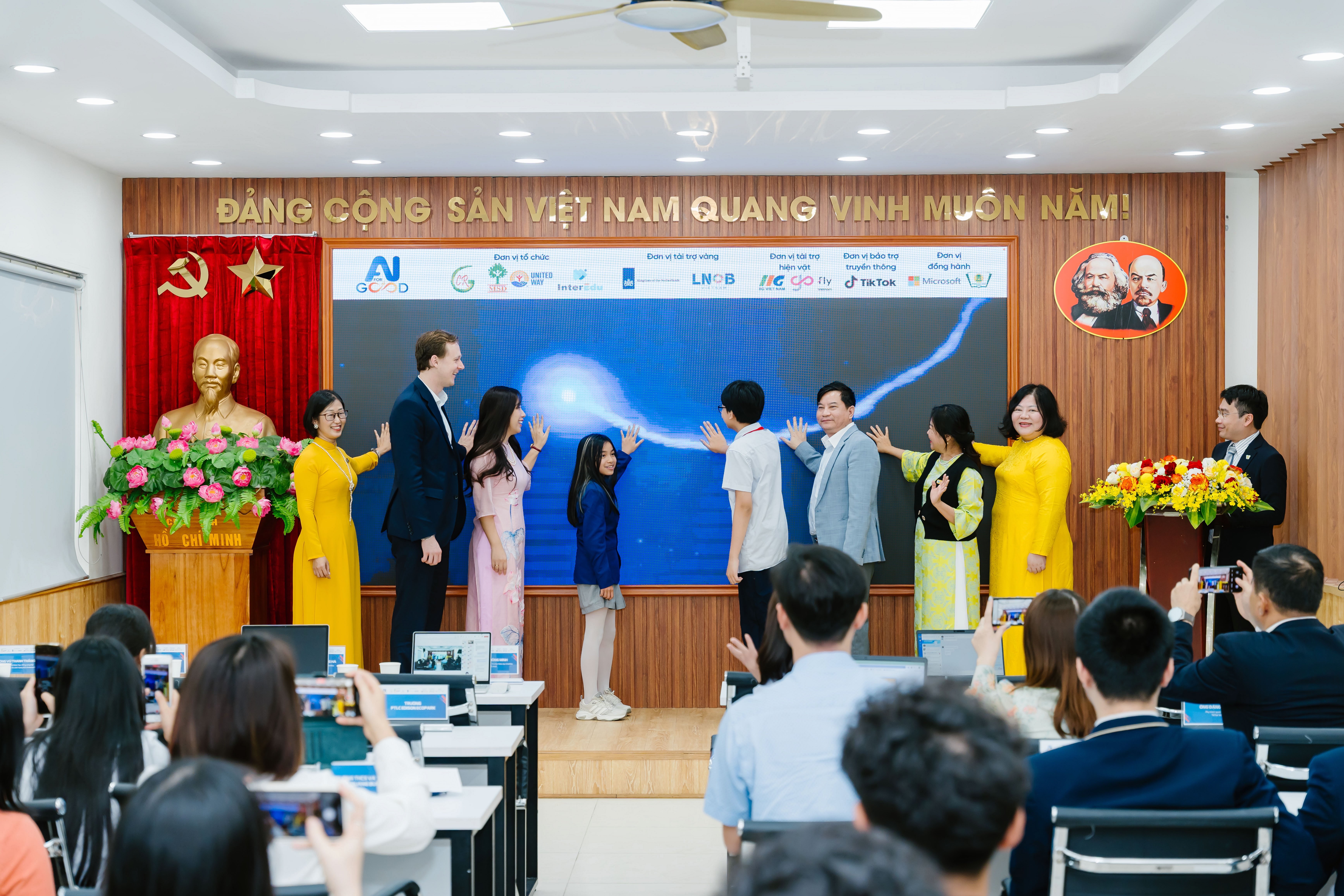 cuo-thi-ht-4.jpg