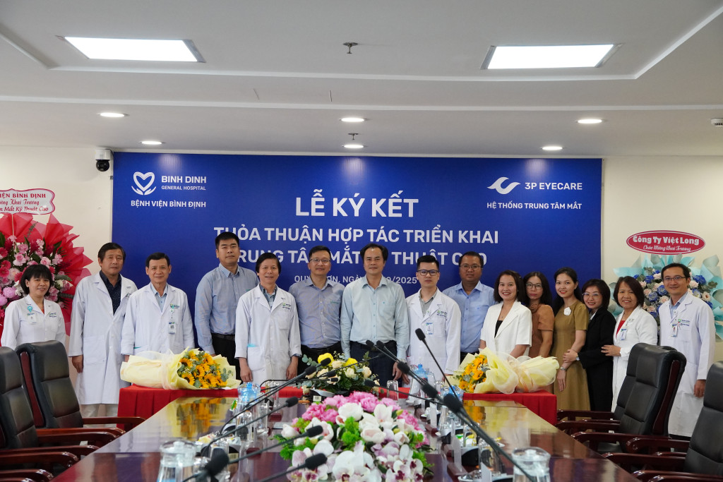 Bệnh viện Bình Định khai trương Trung tâm Mắt kỹ thuật cao