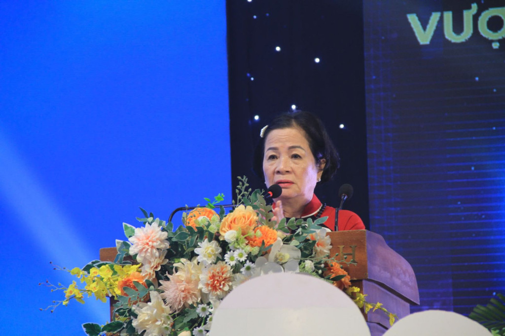 Bà Nguyễn Thị Sen phát biểu tại chương trình (Ảnh: Mai Đào)