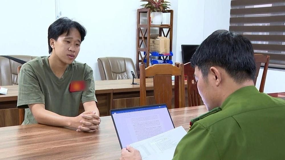 Đối tượng Hà tại cơ quan công an