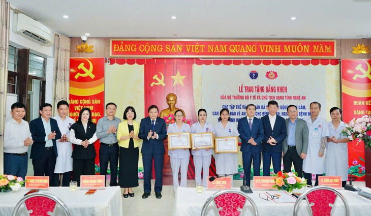 0bo-y-te-tang-bang-khen-1761627558834455451061