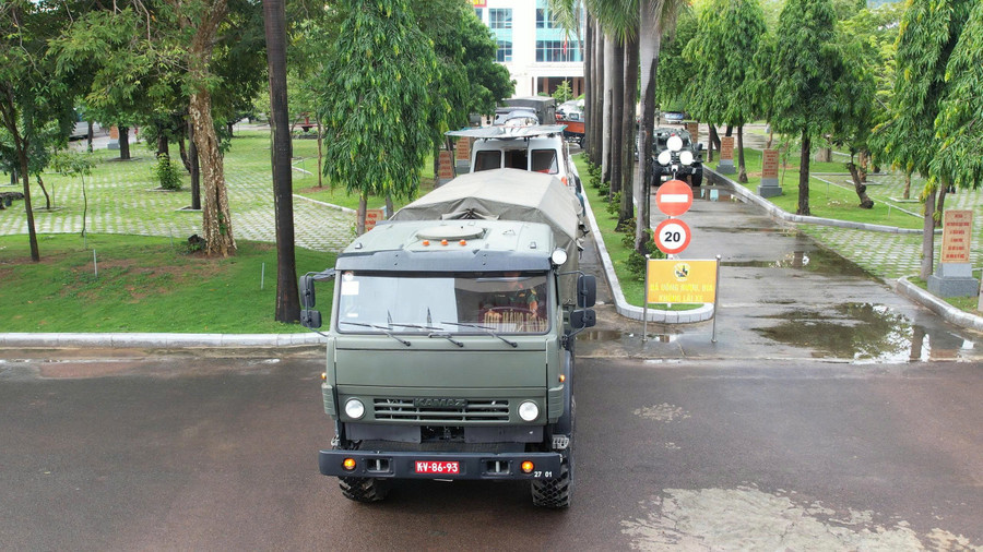 Ngày 5-11, lực lượng quân đội bắt đầu cơ động về các địa bàn xung yếu (Ảnh: H.P)