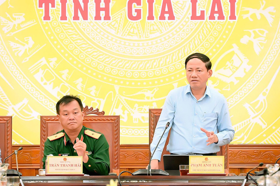 Chủ tịch UBND tỉnh Phạm Anh Tuấn yêu cầu các địa phương phải đảm bảo đầy đủ các điều kiện cần thiết, đảm bảo an toàn cho người dân trong thời gian bão, lũ diễn ra (Ảnh: Đức Thụy)