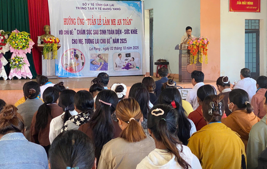 Tuyên truyền nâng cao nhận thức làm mẹ an toàn góp phần giúp phụ nữ trong độ tuổi có kiến thức chăm sóc sức khỏe sinh sản ngày càng tốt hơn (Ảnh: Như Nguyện)