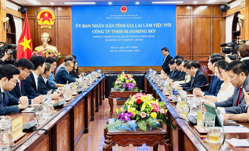 Quang cảnh buổi làm việc