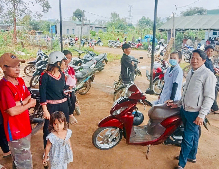 Ngành y tế tiến hành xác minh dịch tễ và phối hợp với địa phương tuyên truyền đến cộng đồng dân cư về sự nguy hiểm của bệnh dại (Ảnh: ĐVCC)