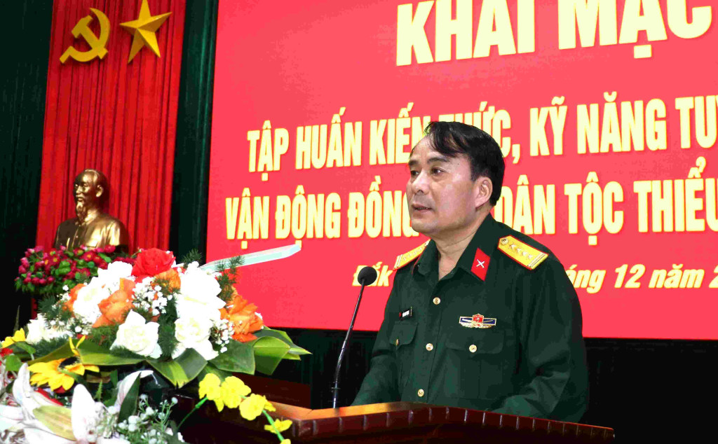 Đại tá Trần Minh Trọng phát biểu tại lớp tập huấn