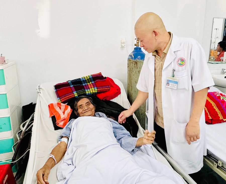 Qua triển khai khảo sát định kỳ hàng quý của Bệnh viện Đa khoa Gia Lai, kết quả cho thấy tỷ lệ người bệnh nội trú hài lòng chung đạt 91,79%, trong đó, tỷ lệ người bệnh nội trú quay lại đạt 99,3% (Ảnh: Như Nguyện)
