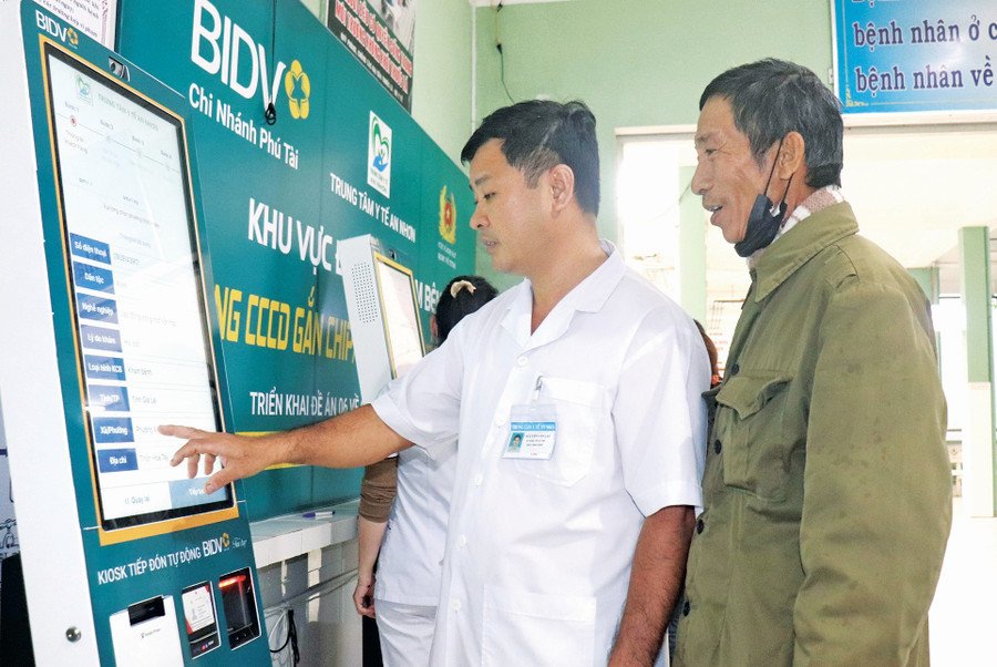 Bệnh án điện tử và kiosk y tế giúp rút ngắn thời gian chờ, giảm thủ tục tại Trung tâm Y tế An Nhơn (Ảnh: L.T.H)