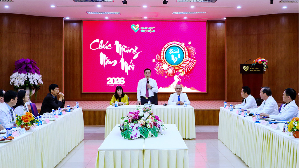 Ông Đỗ Hữu Huy phát biểu tại buổi thăm và làm việc tại Bệnh viện Đa khoa Thiện Hạnh (Ảnh: Tuấn Hải)