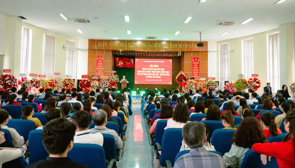 Quang cảnh buổi lễ công bố 