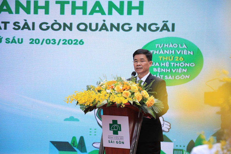 Ông Phạm Minh Đức - Giám đốc điều hành Bệnh viện Mắt Sài Gòn Quảng Ngãi phát biểu tại buổi lễ (Ảnh: HP)