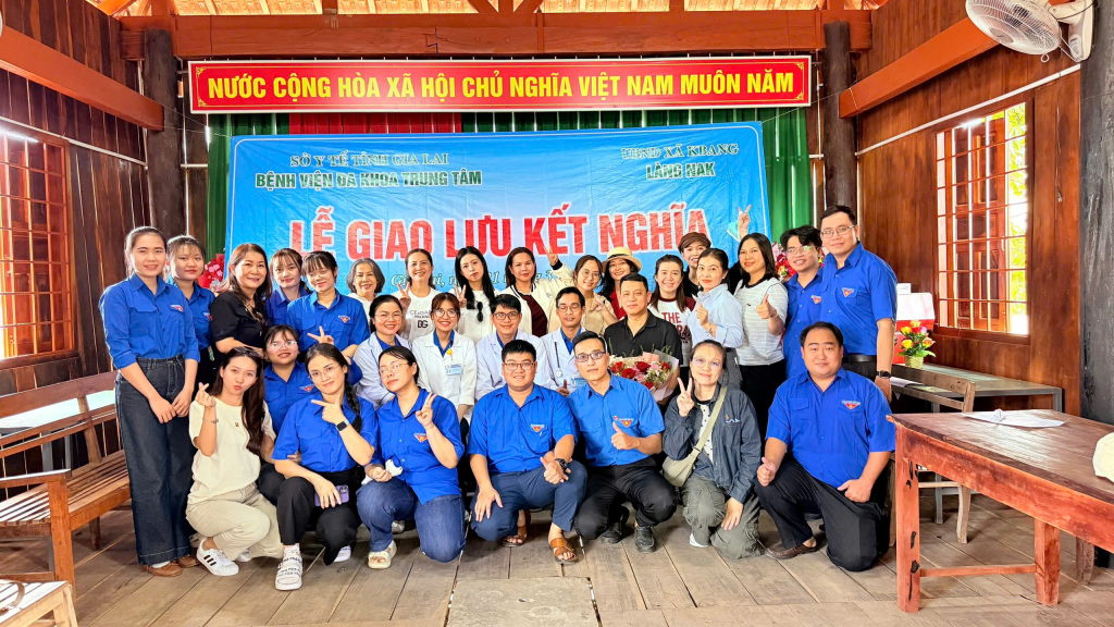 Chương trình không chỉ mang ý nghĩa hỗ trợ vật chất, chăm sóc sức khỏe mà còn lan tỏa thông điệp nhân văn sâu sắc: ở đâu có yêu thương, ở đó có công tác xã hội