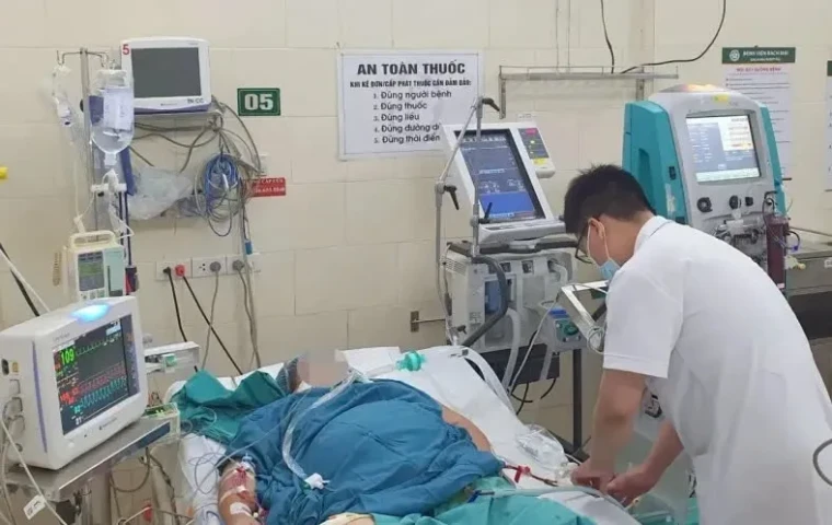 Các ca sốt xuất huyết Dengue nặng với nhiều dấu hiệu cảnh báo và biến chứng nguy hiểm, nguy cơ tử vong cao
