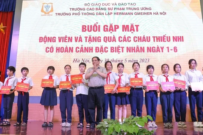 Thủ tướng Chính phủ Phạm Minh Chính thăm 2 cơ sở giáo dục nhân ngày Quốc tế Thiếu nhi 1/6