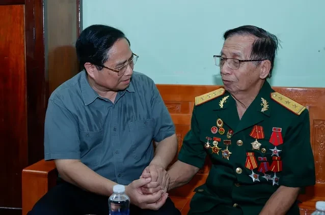 Thủ tướng thăm, tặng quà người có công và trẻ em, người khuyết tật tại Quảng Bình