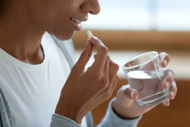 Cách dùng và tác dụng phụ của Fluconazole