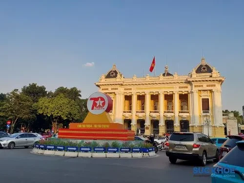 Hà Nội rực rỡ sắc màu chào mừng kỷ niệm 70 năm Ngày Giải phóng Thủ đô