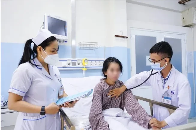 Cấp cứu thành công cô gái 21 tuổi bị viêm cơ tim cấp