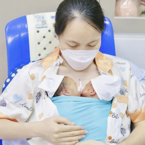 Bệnh viện Từ Dũ cấp cứu kịp thời trường hợp xuất huyết nội ở sản phụ mang song thai