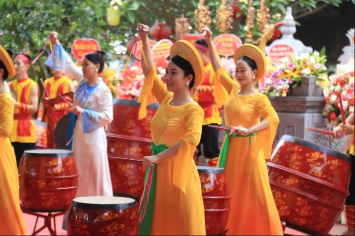 Viện nghiên cứu phát triển Y dược cổ truyền Việt Nam dâng hương tại lễ hội Đền Bia (Hải Dương)