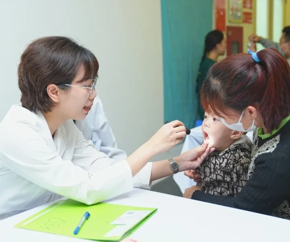 Hà Nội: Hành trình tái tạo nụ cười trẻ thơ