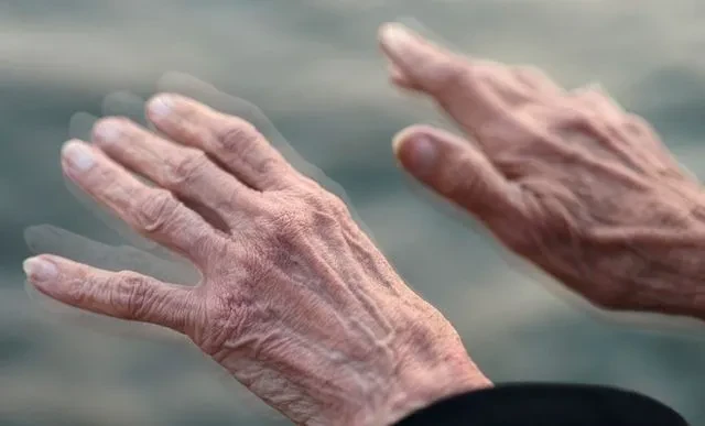 Khàn tiếng – Biểu hiện để phát hiện sớm bệnh Parkinson