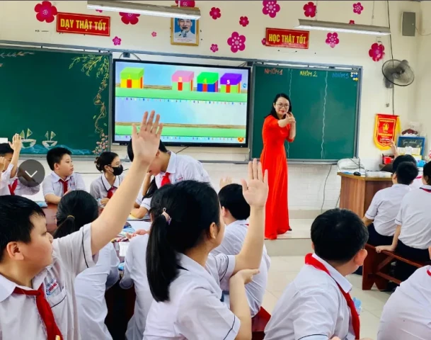 “Nghề cao quý” với những áp lực trong thời kinh tế thị trường
