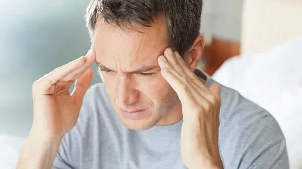 Ngủ dậy vặn mình và ngáp bị đau đầu, nên khám ở đâu?