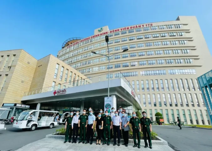 Bệnh viện Quân y 175 phẫu thuật khớp háng miễn phí cho bệnh nhân có hoàn cảnh khó khăn
