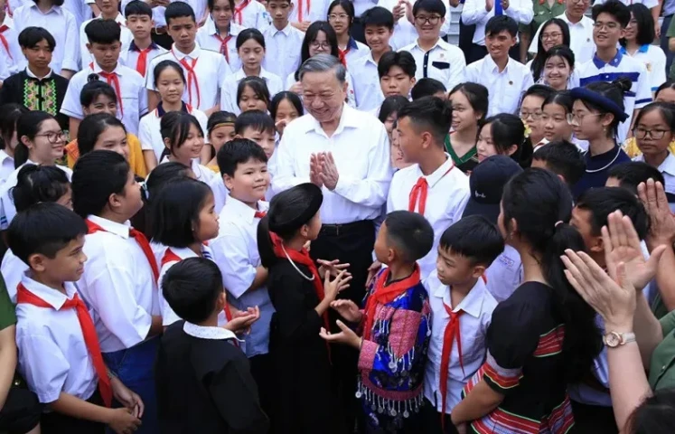 Chủ tịch nước Tô Lâm gặp mặt thân mật và biểu dương các cháu học sinh tiêu biểu