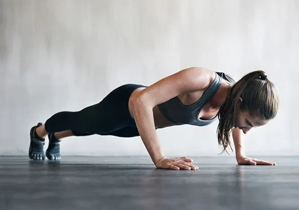 Cách chống đẩy giúp kéo dài tuổi thọ, đốt mỡ phù hợp với từng đối tượng