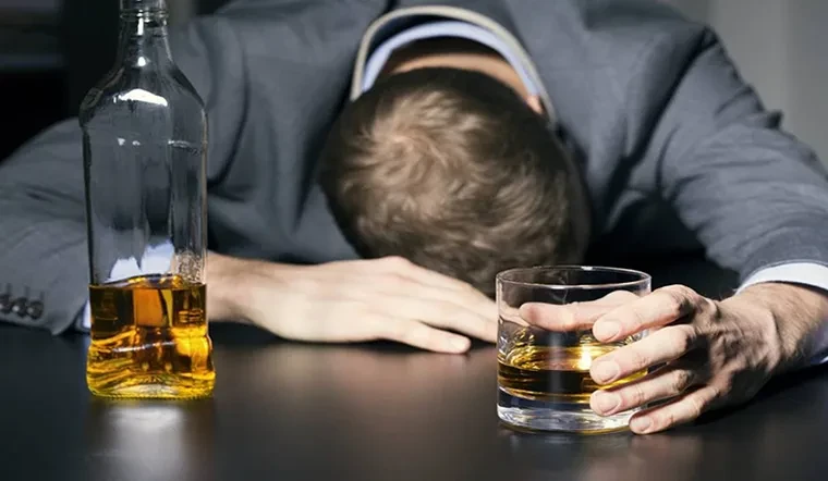 Chống ngộ độc rượu khi Tết đang đến gần