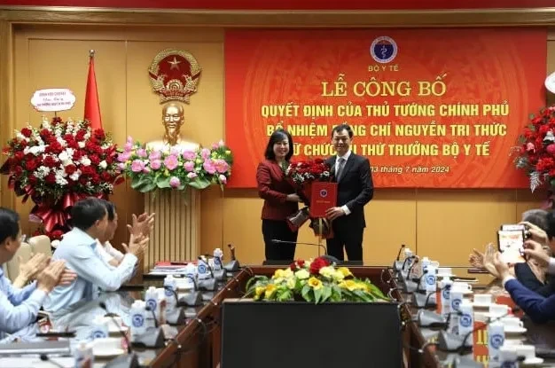 Lễ công bố Quyết định của Thủ tướng Chính phủ bổ nhiệm Giám đốc Bệnh viện Chợ Rẫy Nguyễn Tri Thức giữ chức Thứ trưởng Bộ Y tế