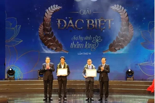 Ban Tuyên giáo Trung ương và Bộ Y tế tổ chức Chương trình Tôn vinh Thầy thuốc Việt Nam và trao giải cuộc thi “Sự hy sinh thầm lặng”
