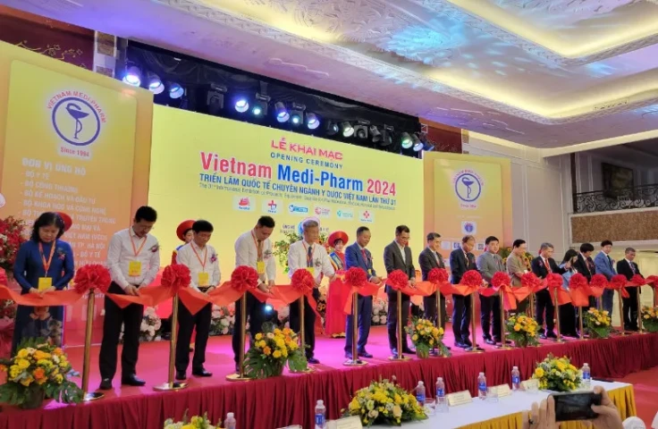 Thứ trưởng Bộ Y tế Trần Văn Thuấn dự khai mạc Triển lãm Quốc tế chuyên ngành Y Dược Việt Nam lần thứ 31