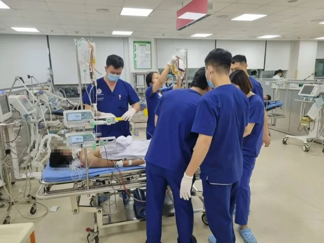 Cấp cứu bệnh nhân 75 tuổi ngừng tim do nhồi máu phổi, suy hô hấp cấp