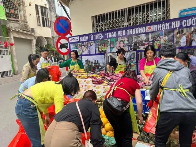 “Trao yêu thương, nhận nụ cười” – ấm áp tình người giữa lòng Thủ đô