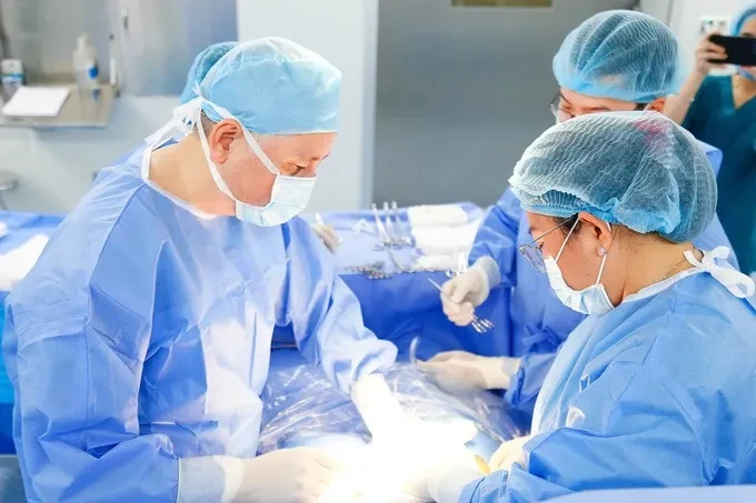 Em bé thứ 4 chào đời khỏe mạnh sau khi được thông tim can thiệp bào thai